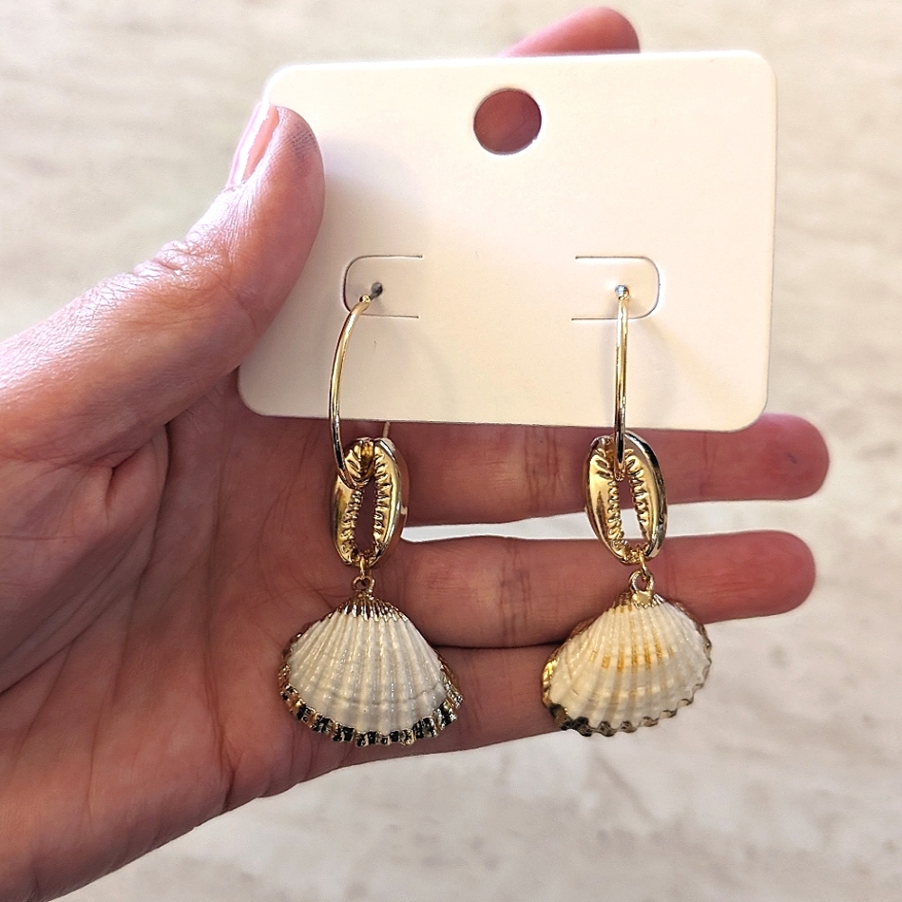 Seashell Dangle Gold Earrings